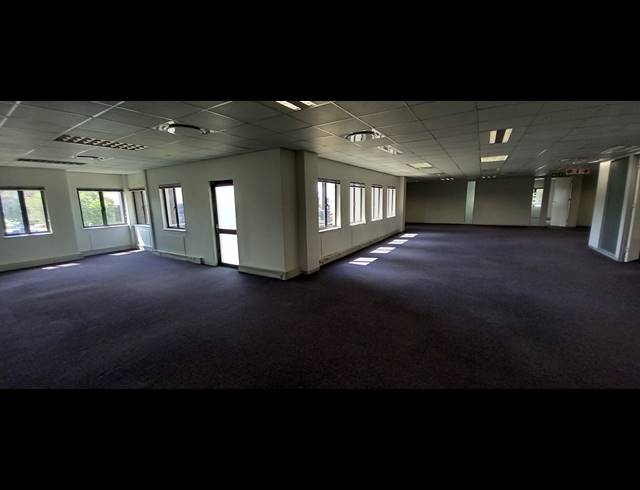 370M² OFFICE TO LET IN LYME PARK